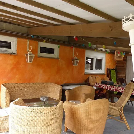 Vakantiehuis Modern In With Garden *